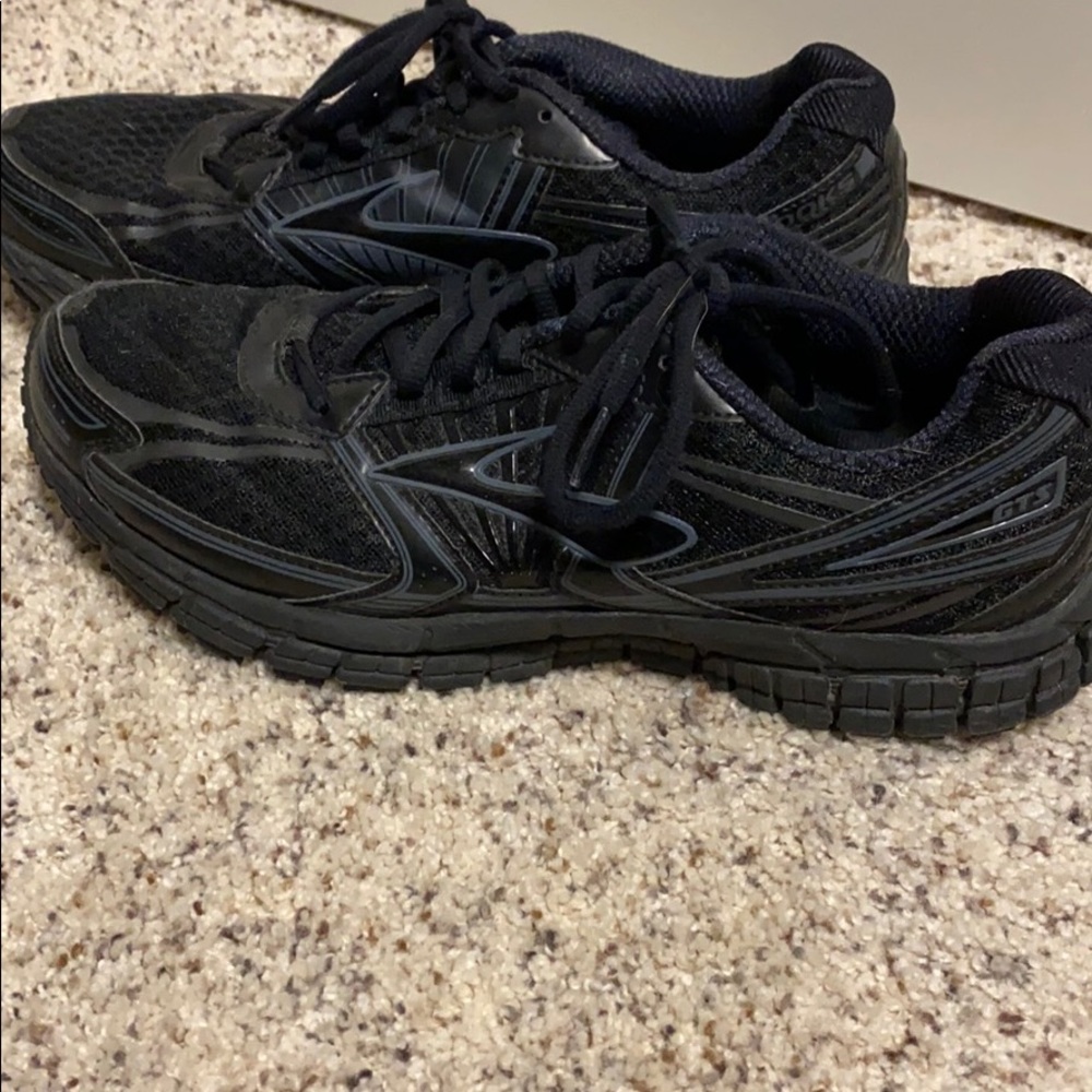 Men’s adrenaline GTS14 brooks tennis shoes size 10